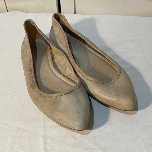 Frye Regina Ballet Beige Women's Flats - Picture 1 of 6